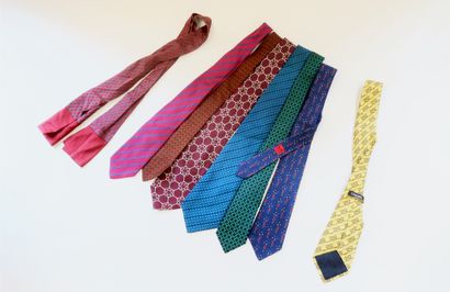 HERMÈS Paris. Lot de 6 cravates en soie....