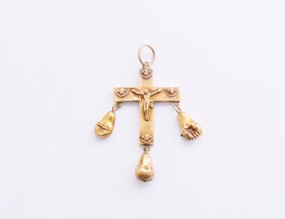 null Hollow 18K (750) gold cross-pendant with cherubs, holding pilgrim's gourds in...