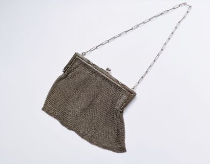 null Knitted silver purse with two compartments. Weight : 306,4 g