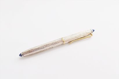 null 
PIERRE HUGO





Fountain pen in 18K (750) gold, the body in metal engraved...
