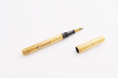 null WATERMAN

Fountain pen in 18K (750) gold. Signed. French work. In its case and...