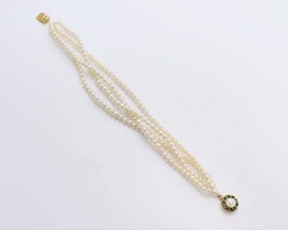 null Bracelet of 4 rows of small cultured pearls, clasp in 18K gold (750) set with...