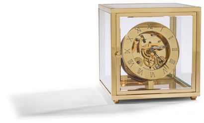 null Pascal MORABITO by Lépée. circa 1980. N°157 

Gilt brass clock in a glass cube....