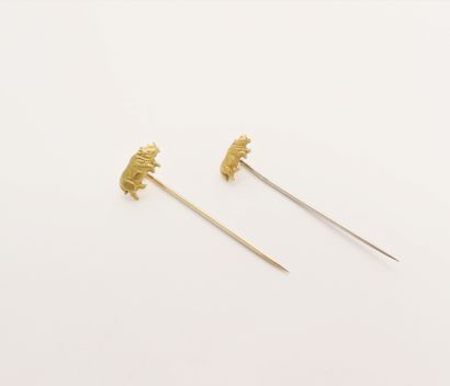 Set of two 18K (750) gold lapel pins, each...