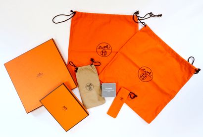 HERMÈS. Set of 2 boxes, 1 case and 4 cov...