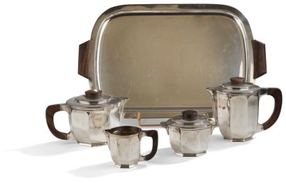null PARIS FIRST HALF OF THE 20th CENTURYSA
silver coffee
pot,
the handles and central...