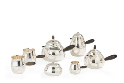 null DENMARK CONTEMPORARY
WORKSilver tea
set with
turned wooden handles. It is composed...