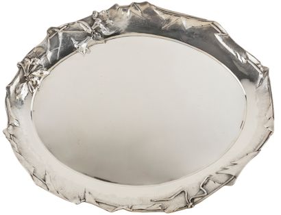 null BRUSSELS CIRCA 1890 ATTRIBUTED TO WOLFERSPlate
in silver (950°/°°) of oval form...