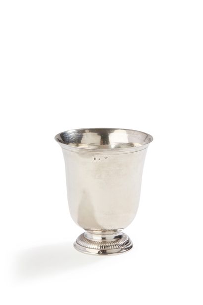 null PARIS 1744 -
1745Silver tulip
chalice
, the pedestal embossed with gadroons,...