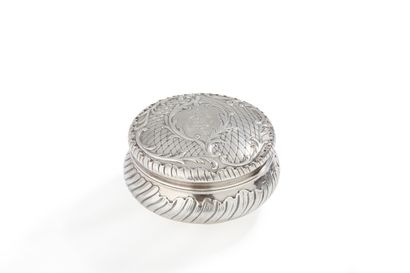 null PARIS END OF THE 19th
CENTURYSilver covered circular
box
, the interior in vermeil,...