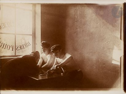  Photographe non identifié Roman photographique d’un meurtre, c. 1900. Neuf (9) épreuves...