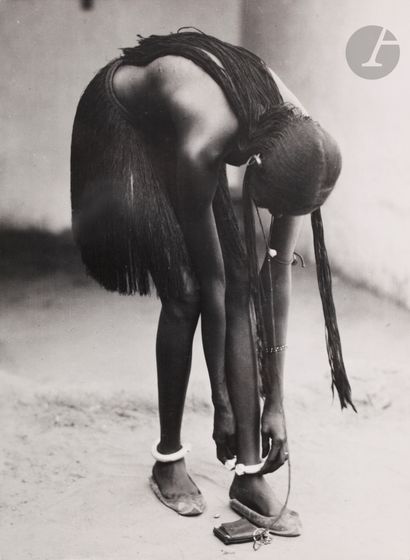null Hugo Bernatzik (1897 - 1953) 
Soudan. Peuple Omdurman, 1927. 
Danseuses. Chevelure...