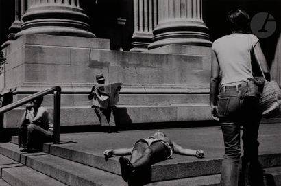 null *Josef Koudelka (1938) 
New York. Metropolitan Museum, 1975. 
Silver print (c....
