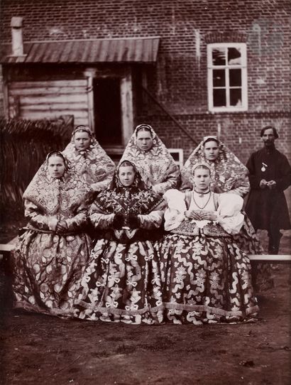 null Ivan Raoult 
Nizhny Novgorod. Russia, c. 1880. 
Russian peasants sitting down...