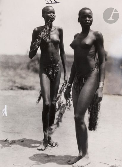 null Hugo Bernatzik (1897 - 1953) 
Sudan. Djur people, 1927. 
Djur women. Water carriers....