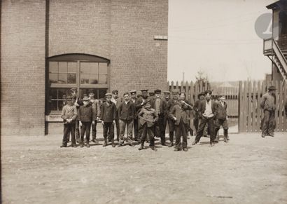 null Lewis Hine (1874 - 1940) 
Child Labor studies. Lake Side Ave., c. 1910. 
Épreuve...