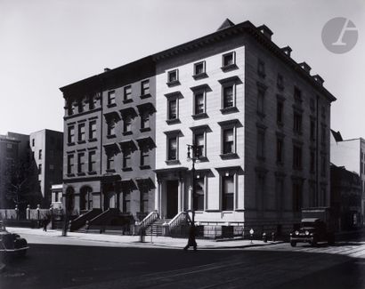  Berenice Abbott (1898 - 1991) Fifth Avenue, Nos. 4, 6, 8. New York, 1936. Épreuve...