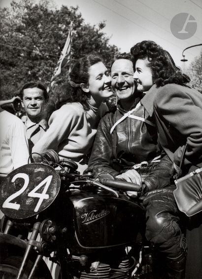 null Jean Dieuzaide (1921 - 2003) 
Tommy Wood. Grand Prix de Pau, 1949. 
Silver print...