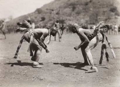 null Hugo Bernatzik (1897 - 1953) 
Sudan. Nuba people, 1927. 
Manufacture of ceramics....