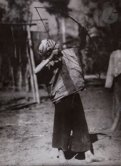 null Hugo Bernatzik (1897 - 1953) 
Burma. Karen people, 1936 - 1937. 
Spinning. Young...