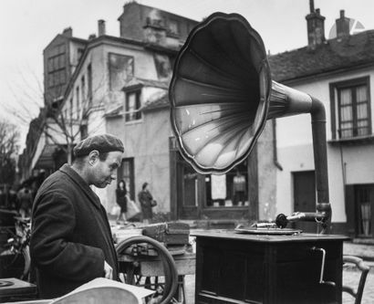 null Robert Doisneau (1912 - 1994) The 
man with the gramophone. Flea market in Kremlin-Bicêtre,...
