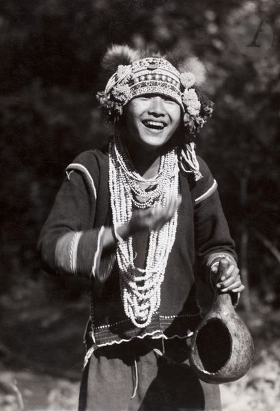 null Hugo Bernatzik (1897 - 1953) 
Northern Thailand. Akha people, 1936 - 1937. 
Hunting...