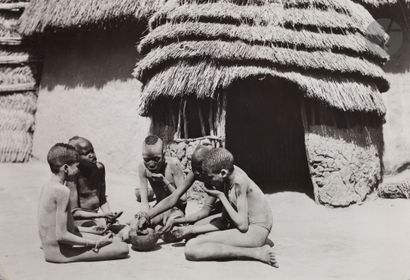 null Hugo Bernatzik (1897 - 1953) 
Sudan. Shilluk people, 1925 - 1927. 
Village life....