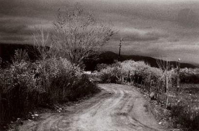 Bernard Plossu (1945) New Mexico. Taos [road],...
