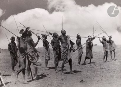 null Hugo Bernatzik (1897 - 1953) 
Sudan. Dinka people, 1925 - 1927. 
Villages. Groups...