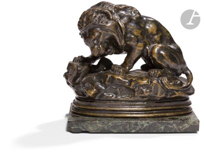  D’après Antoine Louis Barye (1796-1875) Lion au serpent Bronze Dim. : 17 x 18 x 7 cm...