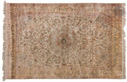null Carpet decorated with a large poly-lobed motif on an ivory background with garlands...