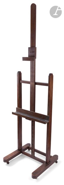 null Stained beechwood easel with rack and rollers.
XXth century.
H : 230 cm, W :...