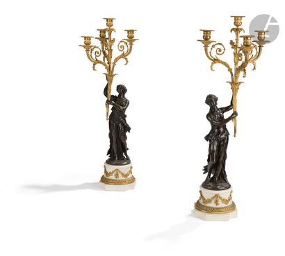 null Paire de candélabres en bronze patiné, bronze doré et marbre blanc, figurant...