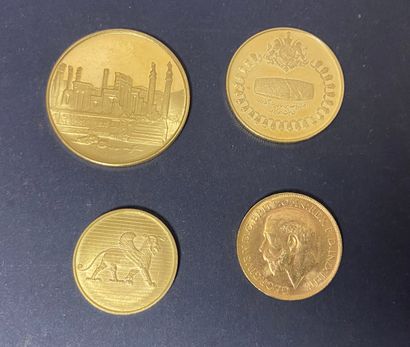 null 
Lot de 4 pièces en or :



- 3 pièces iraniennes en or (21,5K): 1000 Rials,...