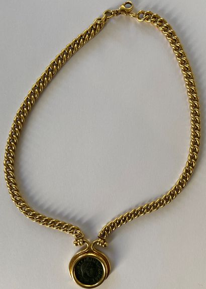  Pièce romaine montée en collier en or (18K). Poids brut : 38g.