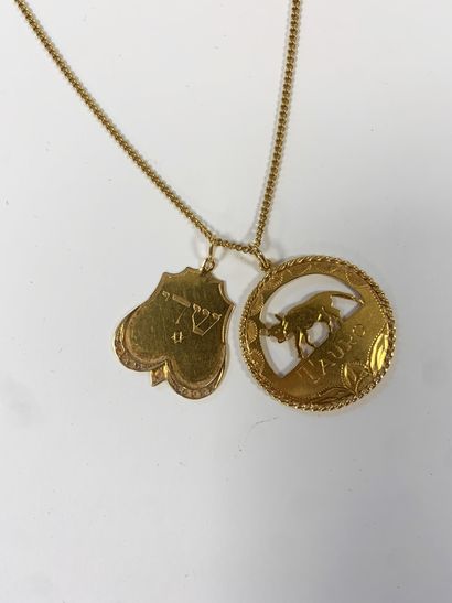  Longue chaine en or (18K) et pendentif signe du zodiac "Taureau" (18K). Poids :...