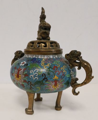 null A bronze and cloisonné enamel perfume burner, China, 20th
centuryDecorated with...