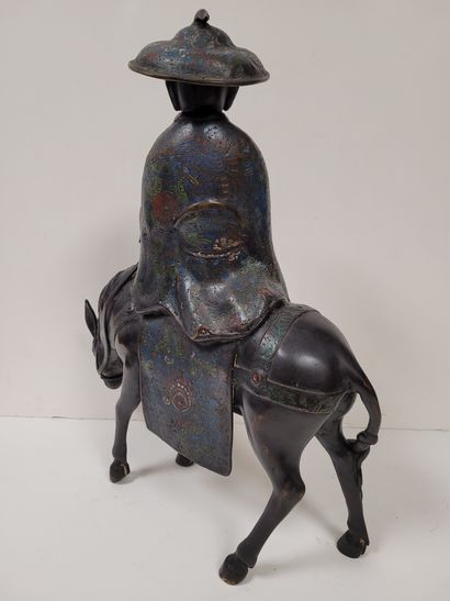 null Toba sur sa mule, Japon, vers 1900
Statuette en bronze à patine brune et émaux...