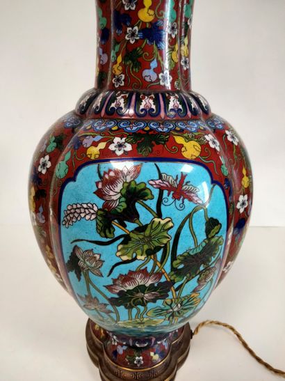 null Cloisonné enamel vase, China, late 19th - early 20th centuryA
four-lobed baluster...