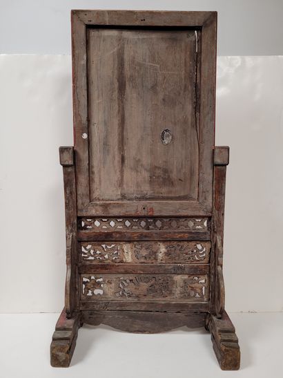  Ecran en bois laqué, Chine, Ningbo, vers 1900 Rectangulaire, laqué rouge à décor...