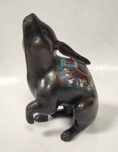null Green patina bronze subject representing a rabbit, Japan, circa 1900Sitting
on...
