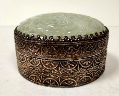 null Circular metal box, Southeast Asia, 20th
centuryChased
decorations
, the green...