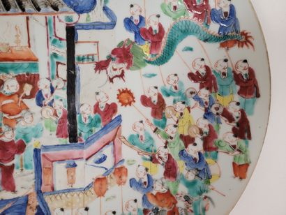 null Plat en porcelaine, Chine, fin XIXe - début XXe siècle
A décor polychrome représentant...