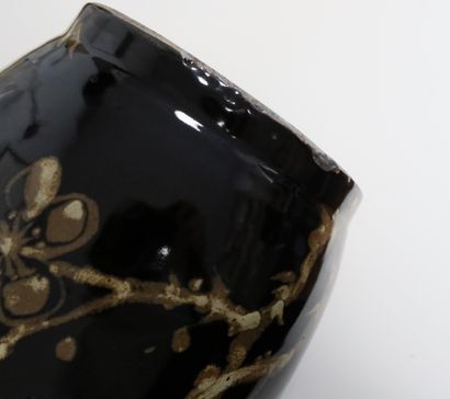  Grand vase en porcelaine, Chine, fin XIXe siècle A panse cylindrique et haut col...