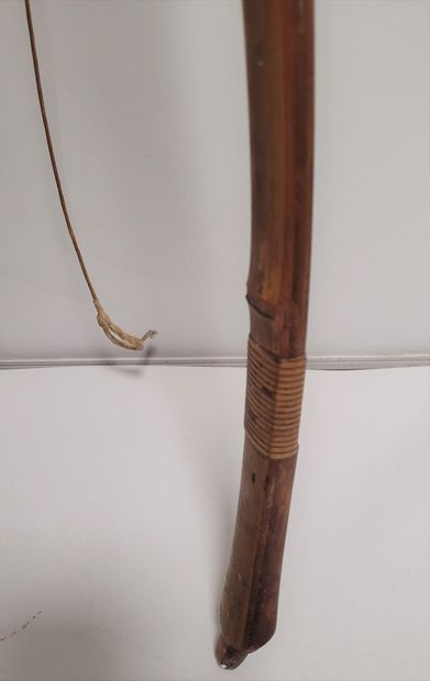 null Yumi kyudo bow, Japan, 20th centuryIn
lamé bamboo and glued. Trace of signature...