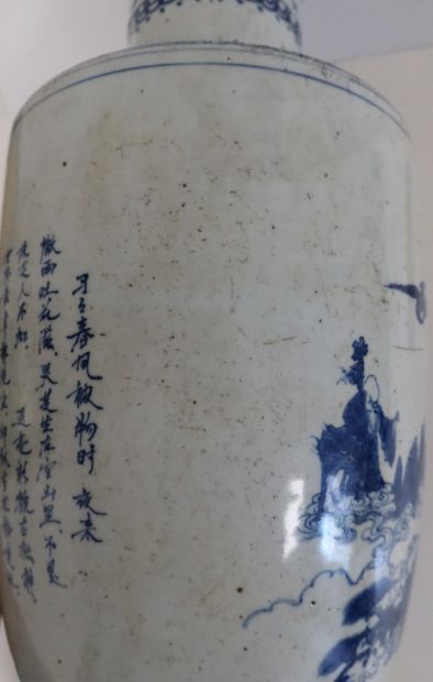 null Vase en porcelaine, Chine, fin XIXe siècle
A panse cylindrique, à décor bleu...