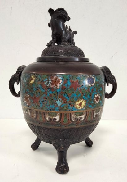 null A bronze and cloisonné enamel perfume burner, China, circa 1900A
decoration...