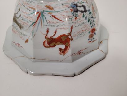 null A porcelain bowl of decagonal form with Kakiemon decoration of horses, Japan,...