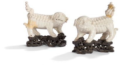null Pair of statuettes forming two chimeras, Indochina, circa 1900 
In cream glazed...
