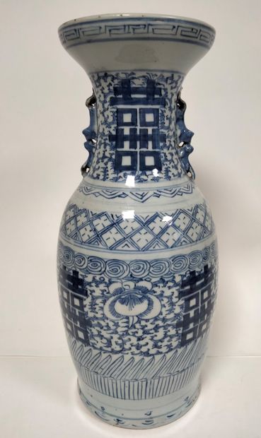 null CHINA, 20th centuryPair of
porcelain vases decorated with blue and white characters...